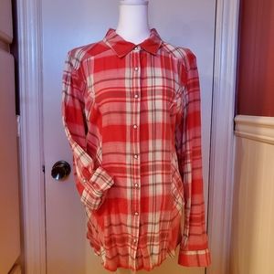 XL long sleeve Womens Top w/Pearl Snaps